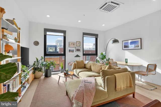 $2,533 | 2007 Cambridge Street, Unit 10, Philadelphia, PA 19130