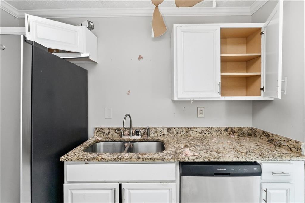 837 Hemingway Road Stone Mountain, GA 30088 - Photo 6 of 28 Gallery Image 6