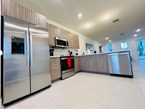 $530,000 | 10300 Northwest 66th Street, Unit 101, Doral, FL 33178