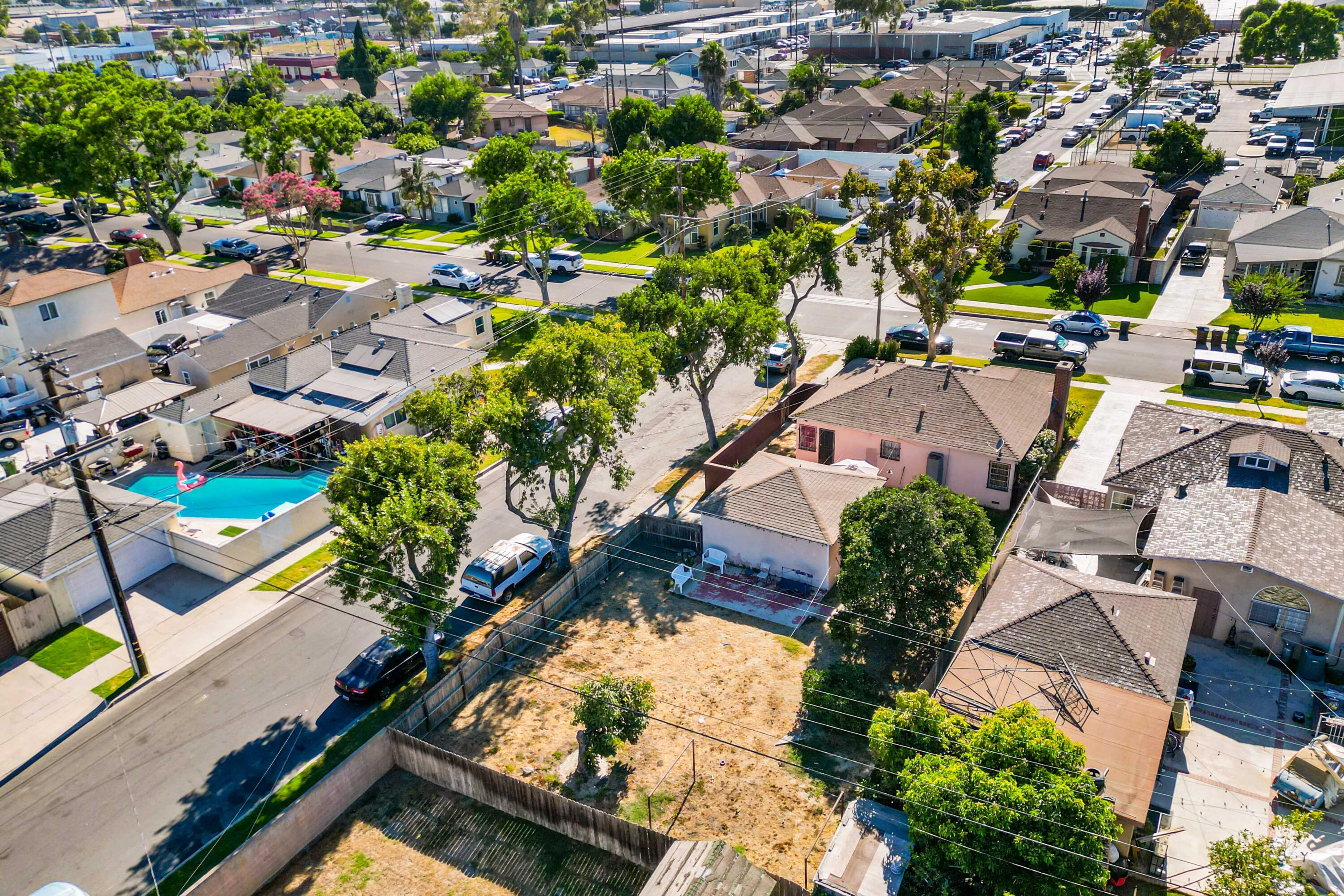 620 South Chester Avenue Compton, CA 90221 - Photo 32 of 32 an aerial view of residential houses with outdoor space