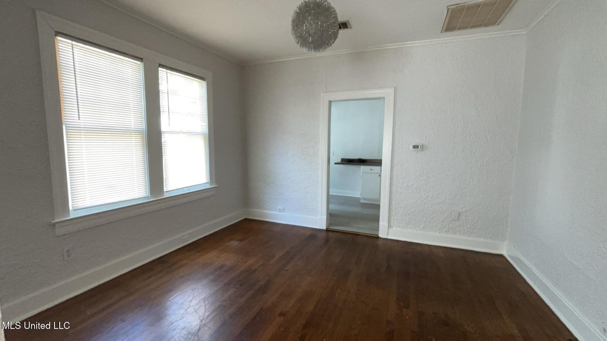 1040 Madison Street Jackson, MS 39202 - Photo 5 of 14 IMG_1070