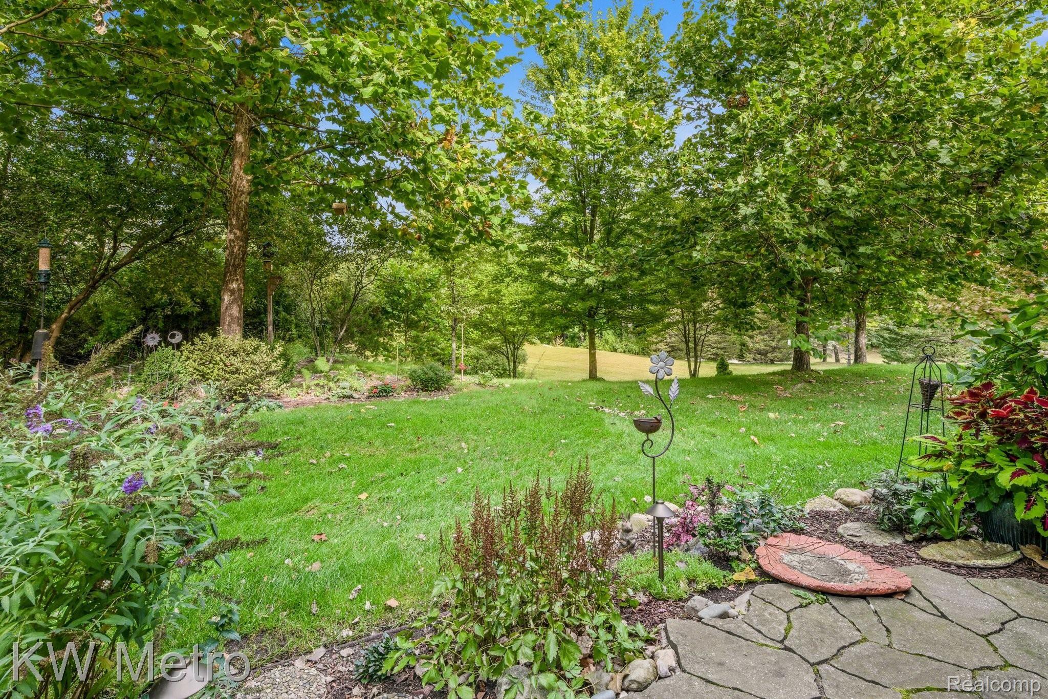 687 Mountain Circle Rochester, MI 48306 - Photo 38 of 40 38-web-or-mls-687 Mountain Circle - Rochester Hills034.jpg