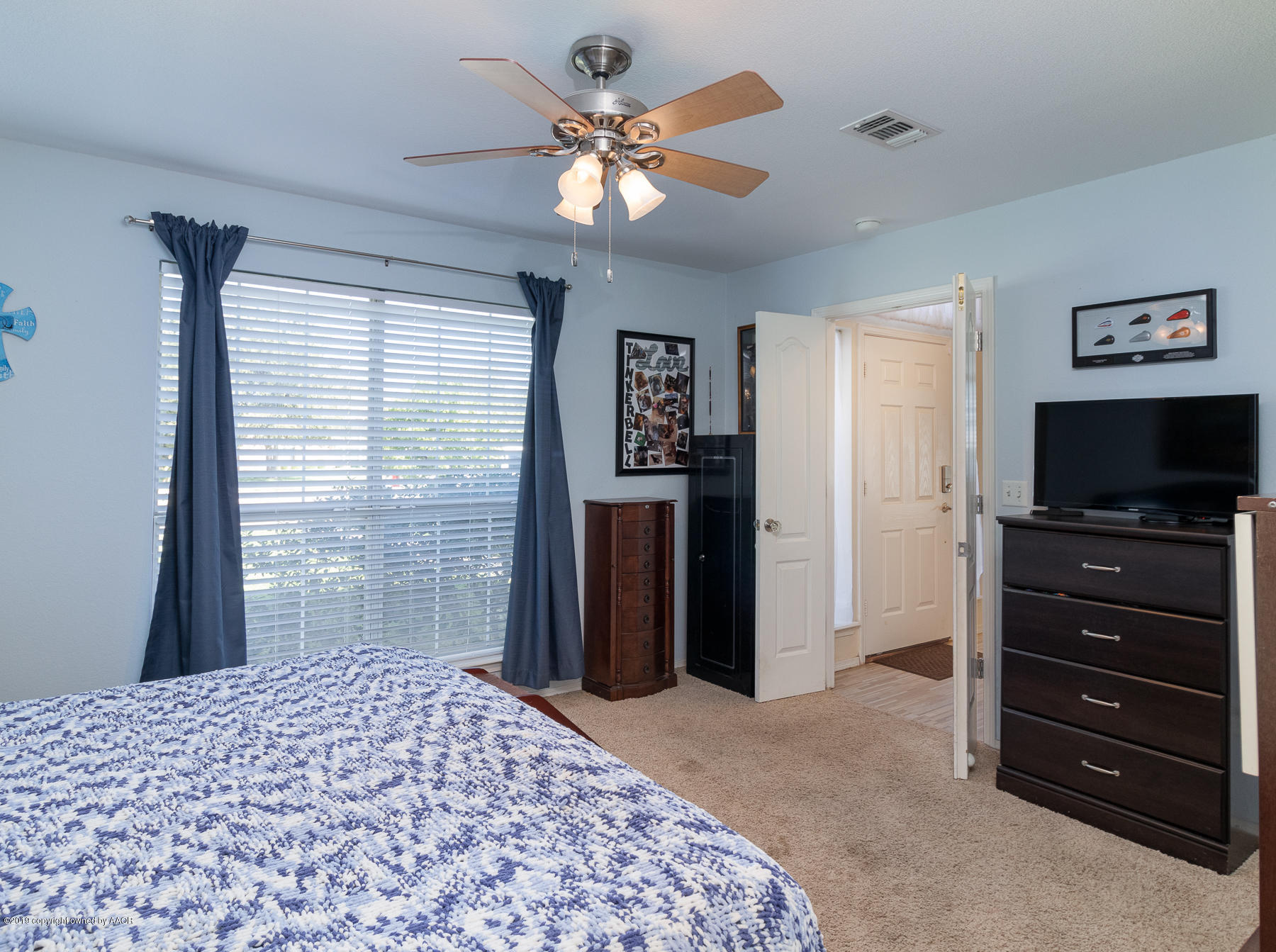 6403 Rally Road Amarillo, TX 79119 - Photo 14 of 24 a bedroom with a bed and a television