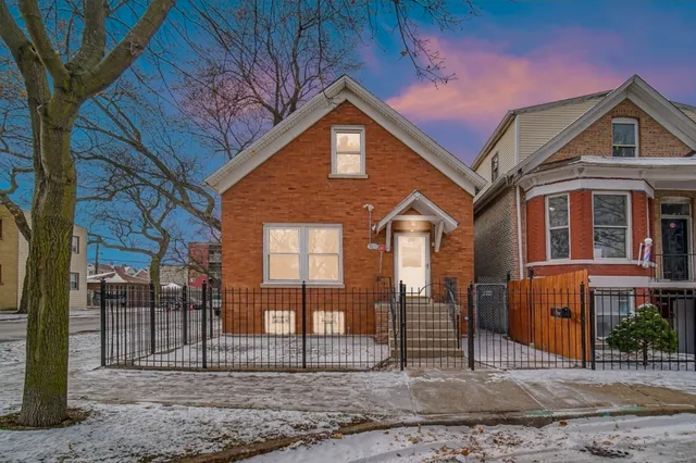$329,000 | 900 North Springfield Avenue, Chicago, IL 60651