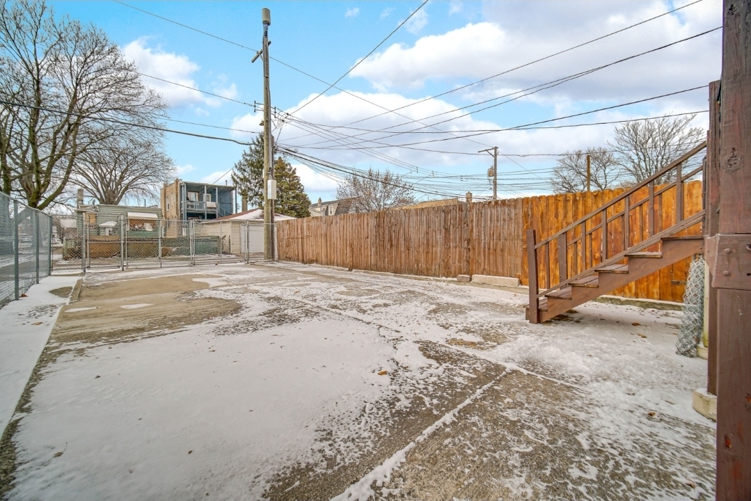 900 North Springfield Avenue Chicago, IL 60651 - Photo 23 of 24