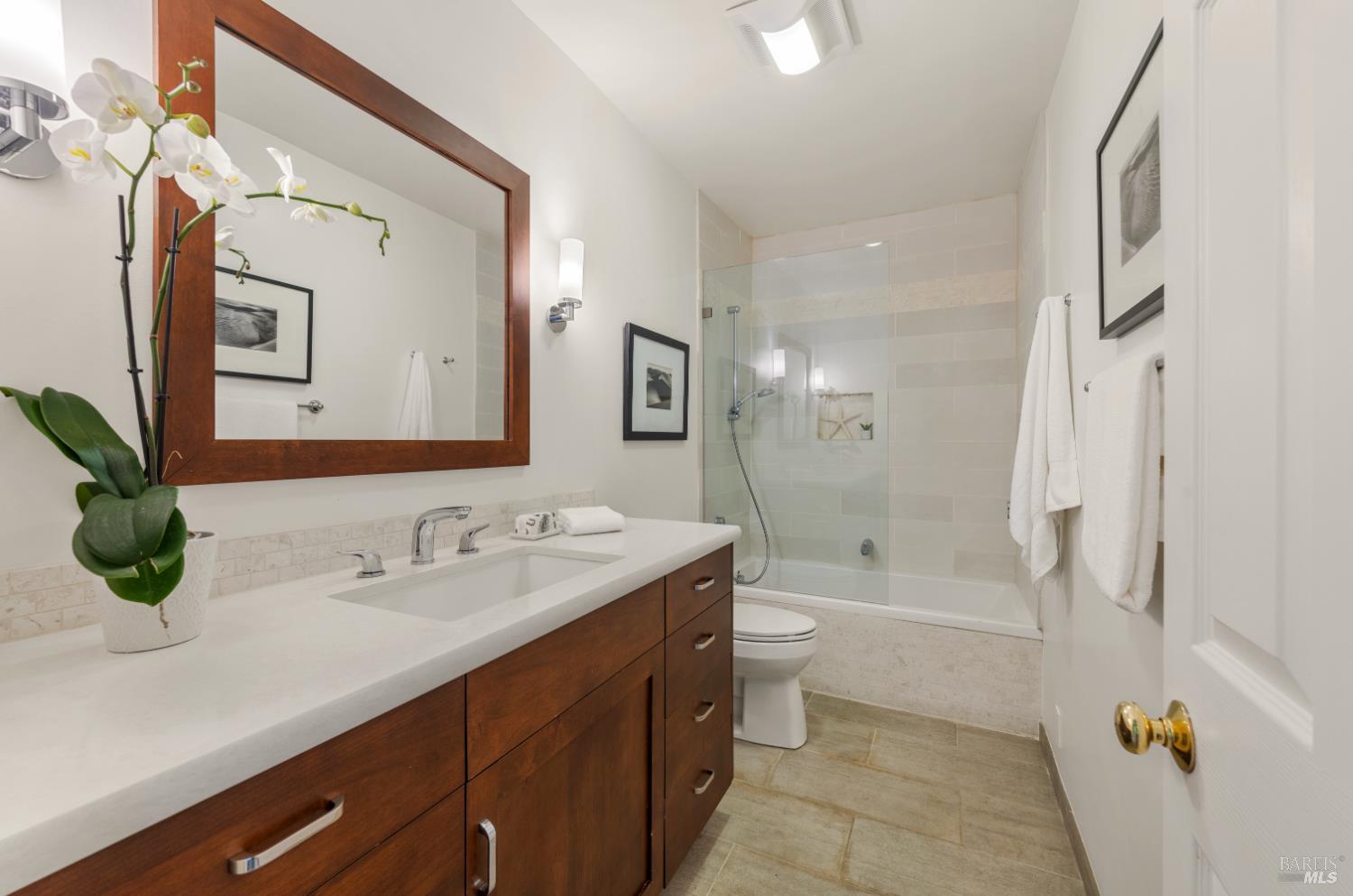 43 Creek Road San Anselmo, CA 94960 - Photo 21 of 31 Second Full Bath