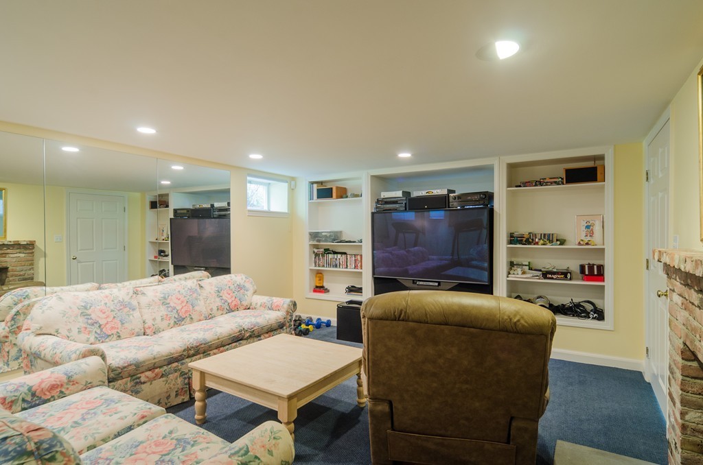 111 Montvale Road Weston, MA 02493 - Photo 23 of 25 Gallery Image 23