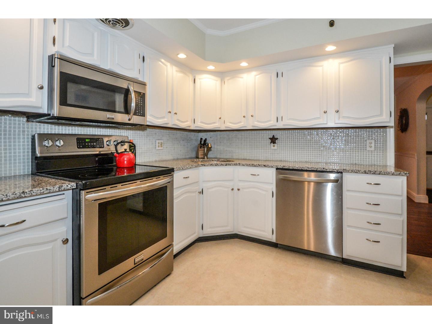 133 Garden Road Oreland, PA 19075 - Photo 6 of 25 Kitchen