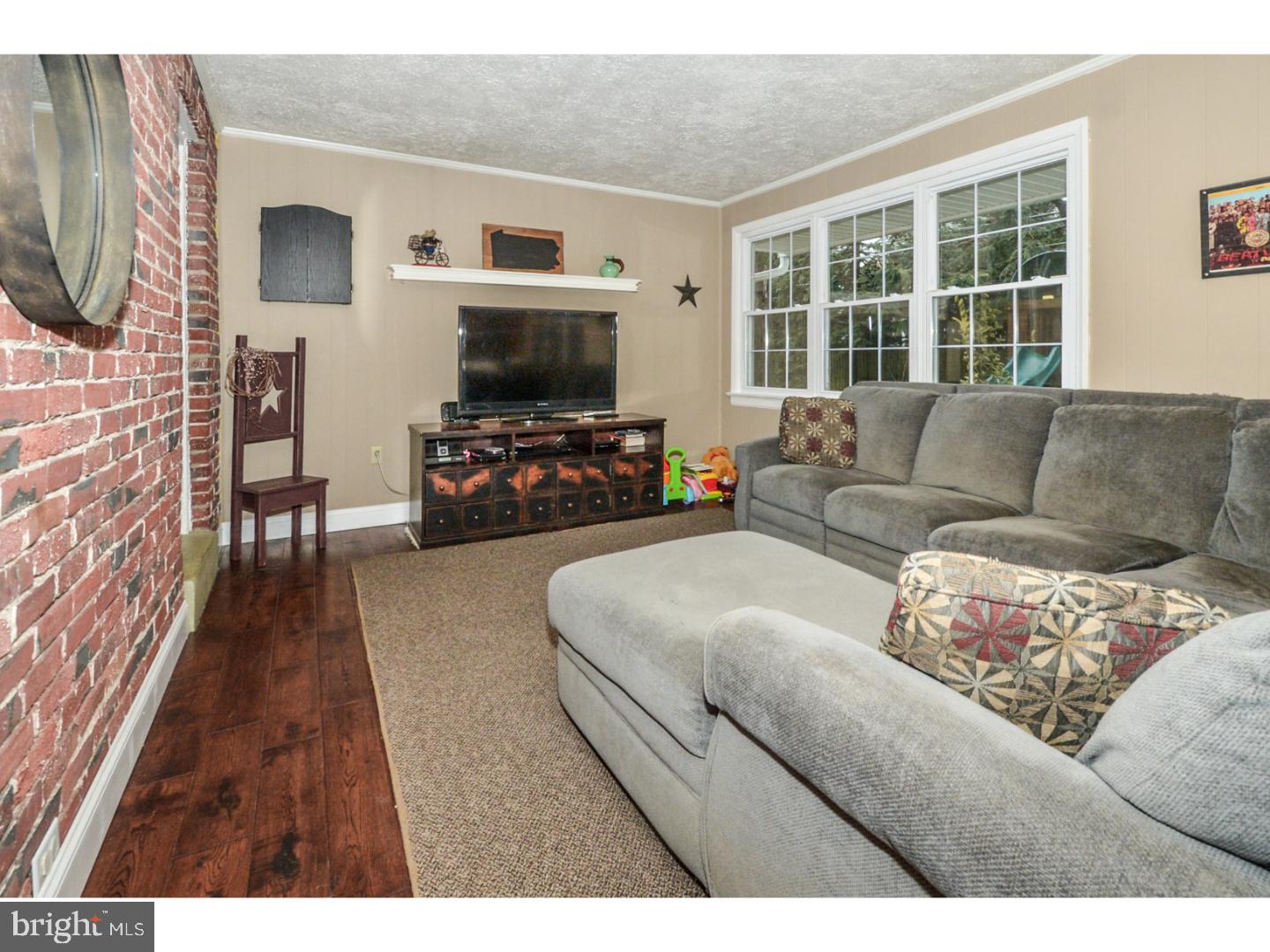 133 Garden Road Oreland, PA 19075 - Photo 9 of 25 Family Room