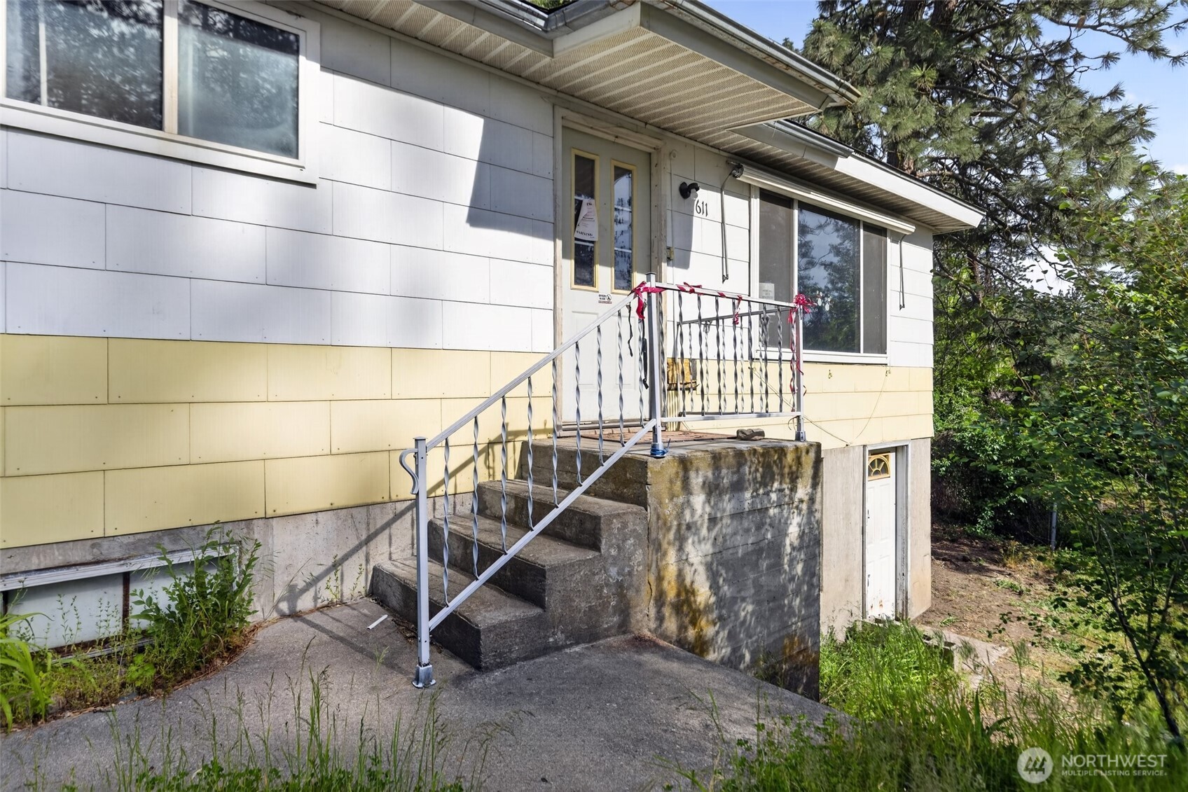 611 South Farr Road Spokane, WA 99206 - Photo 1 of 17