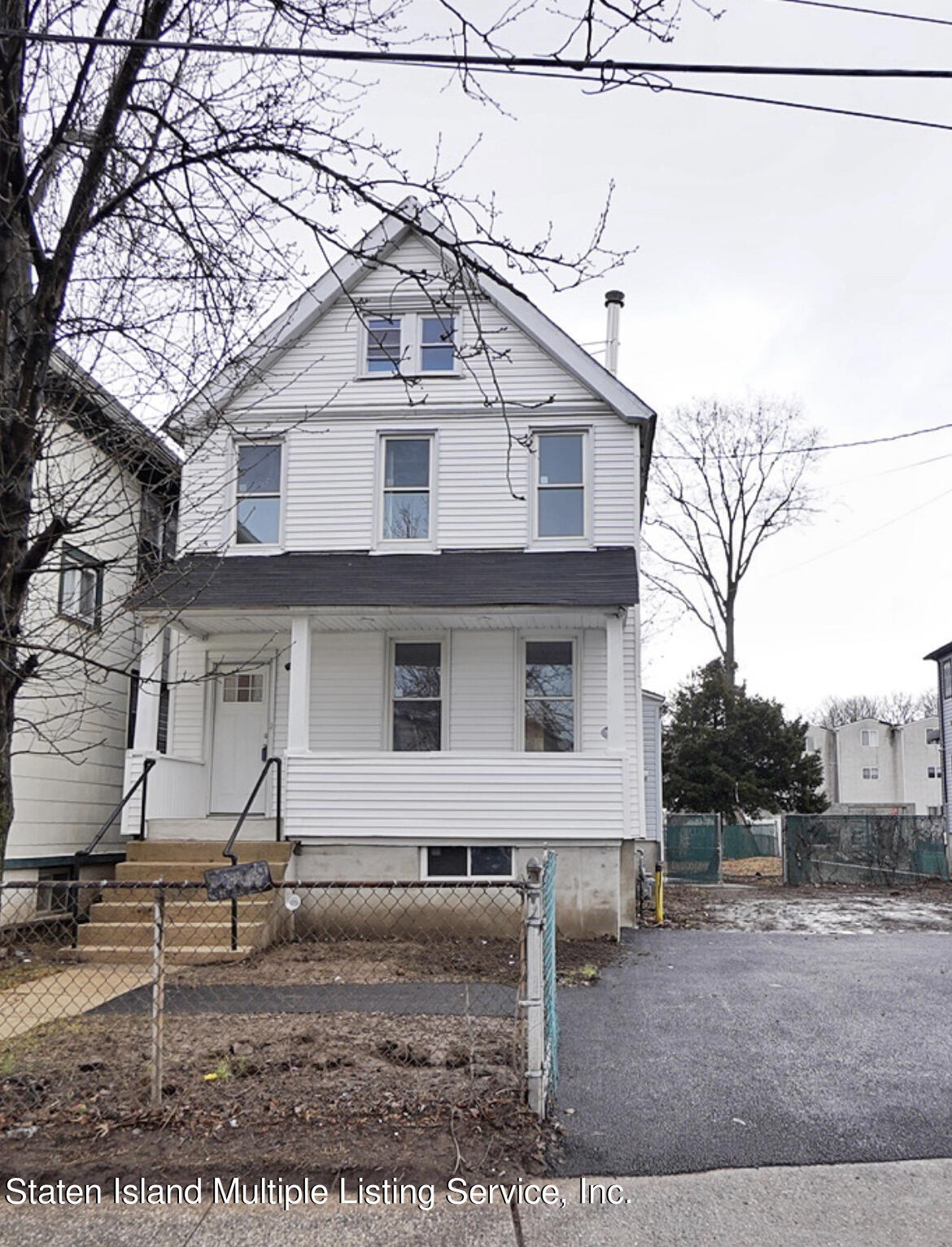 421 Clove Road Staten Island, NY 10310 - Photo 1 of 39 IMG_8703