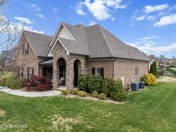 $779,000 | 1432 Edenbridge Drive, Alcoa, TN 37701