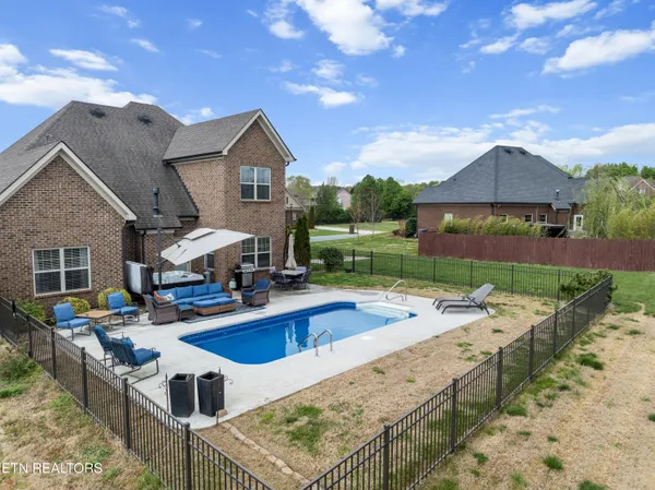 $779,000 | 1432 Edenbridge Drive, Alcoa, TN 37701