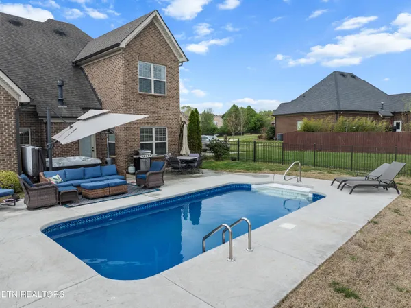 $779,000 | 1432 Edenbridge Drive, Alcoa, TN 37701