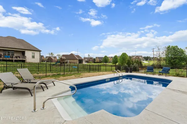 $779,000 | 1432 Edenbridge Drive, Alcoa, TN 37701