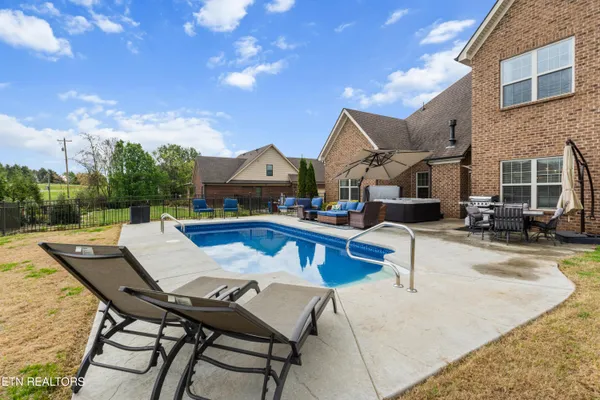 $779,000 | 1432 Edenbridge Drive, Alcoa, TN 37701