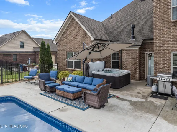 $779,000 | 1432 Edenbridge Drive, Alcoa, TN 37701