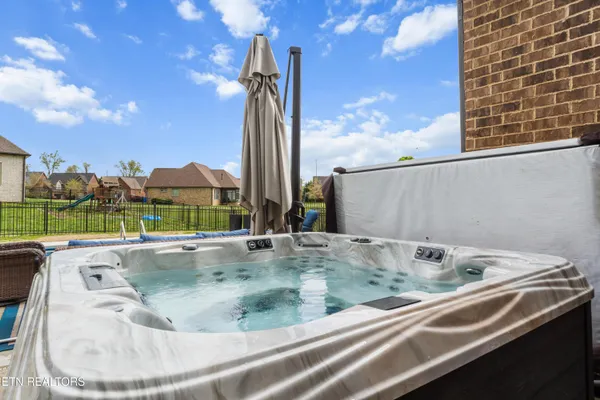 $779,000 | 1432 Edenbridge Drive, Alcoa, TN 37701