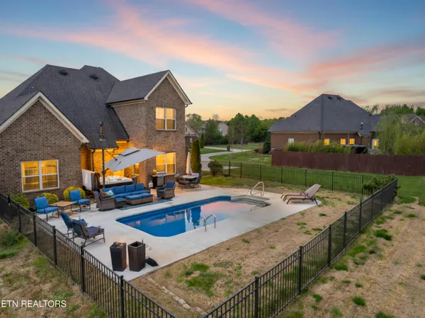 $779,000 | 1432 Edenbridge Drive, Alcoa, TN 37701