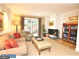 421 South Jessup Street Philadelphia, PA 19147 - Photo 3 of 12 Living Room