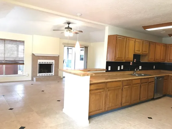 $1,950 | 2118 Endicott Lane, Sugar Land, TX 77478