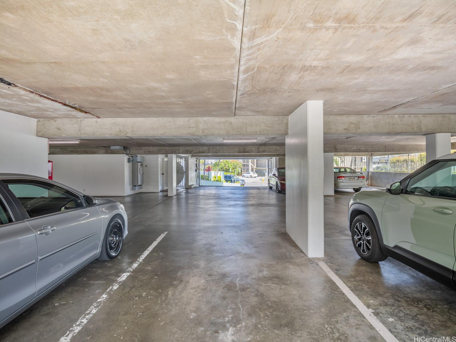 710 Lunalilo Street, Unit 402 Honolulu, HI 96813 - Photo 17 of 24 a view of parking