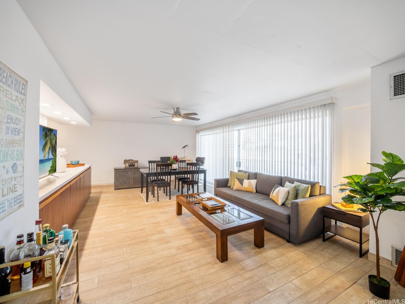 710 Lunalilo Street, Unit 402 Honolulu, HI 96813 - Photo 5 of 24 a living room with furniture and a table