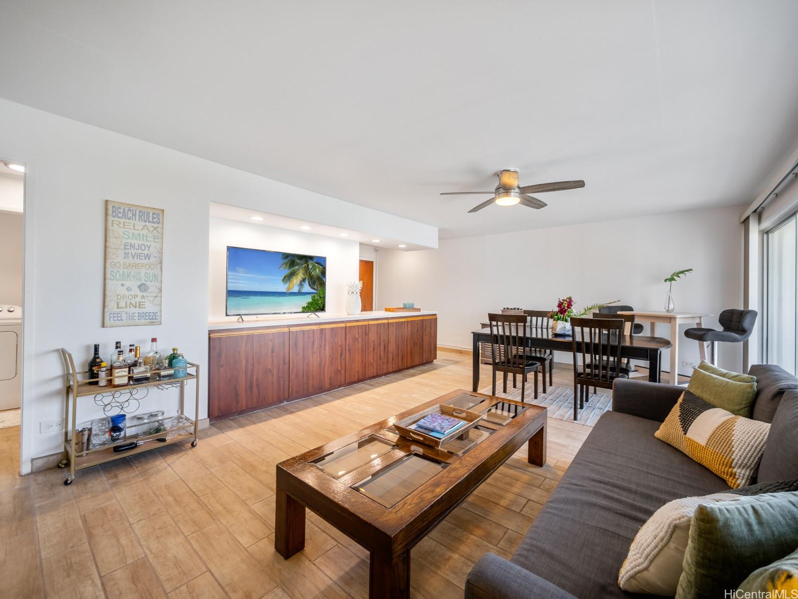 710 Lunalilo Street, Unit 402 Honolulu, HI 96813 - Photo 6 of 24 a living room with furniture and a table