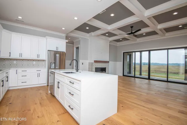 $877,000 | 165 Grandville Court, Vonore, TN 37885