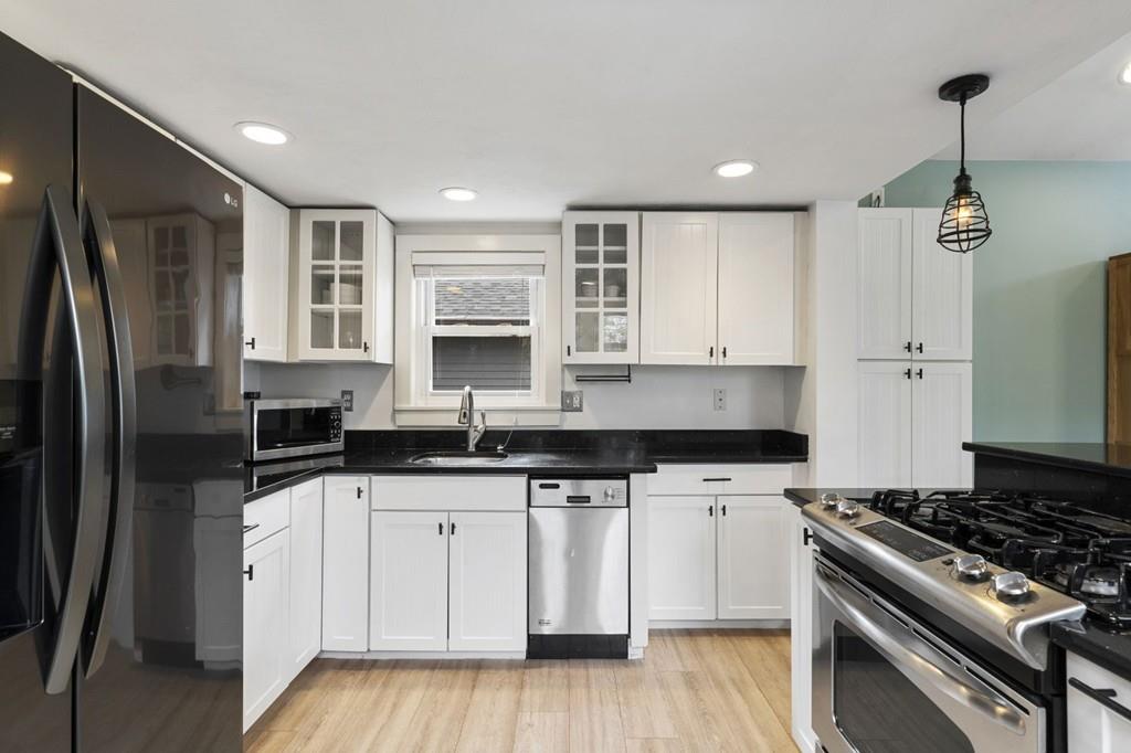 88 Aberdeen Road Quincy, MA 02171 - Photo 3 of 28 Gallery Image 3