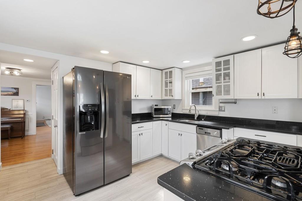 88 Aberdeen Road Quincy, MA 02171 - Photo 4 of 28 Gallery Image 4
