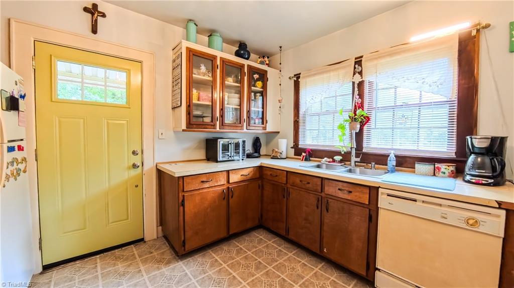 2100 Springs Road Mount Airy, NC 27030 - Photo 11 of 39 Gallery Image 11