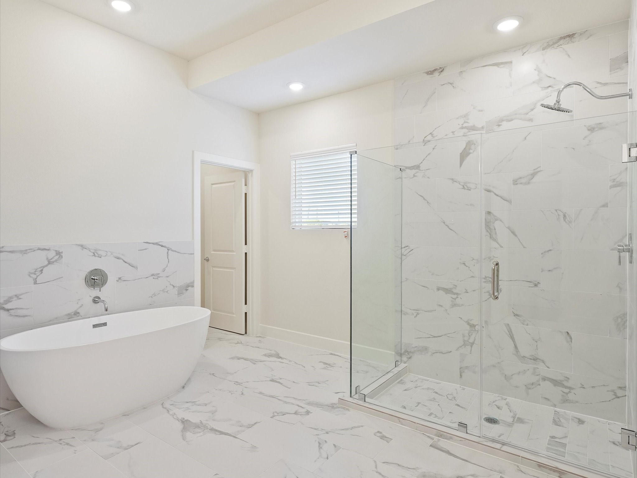 6451-6453 Rena Street Houston, TX 77092 - Photo 20 of 28 Primary Spa Bathroom