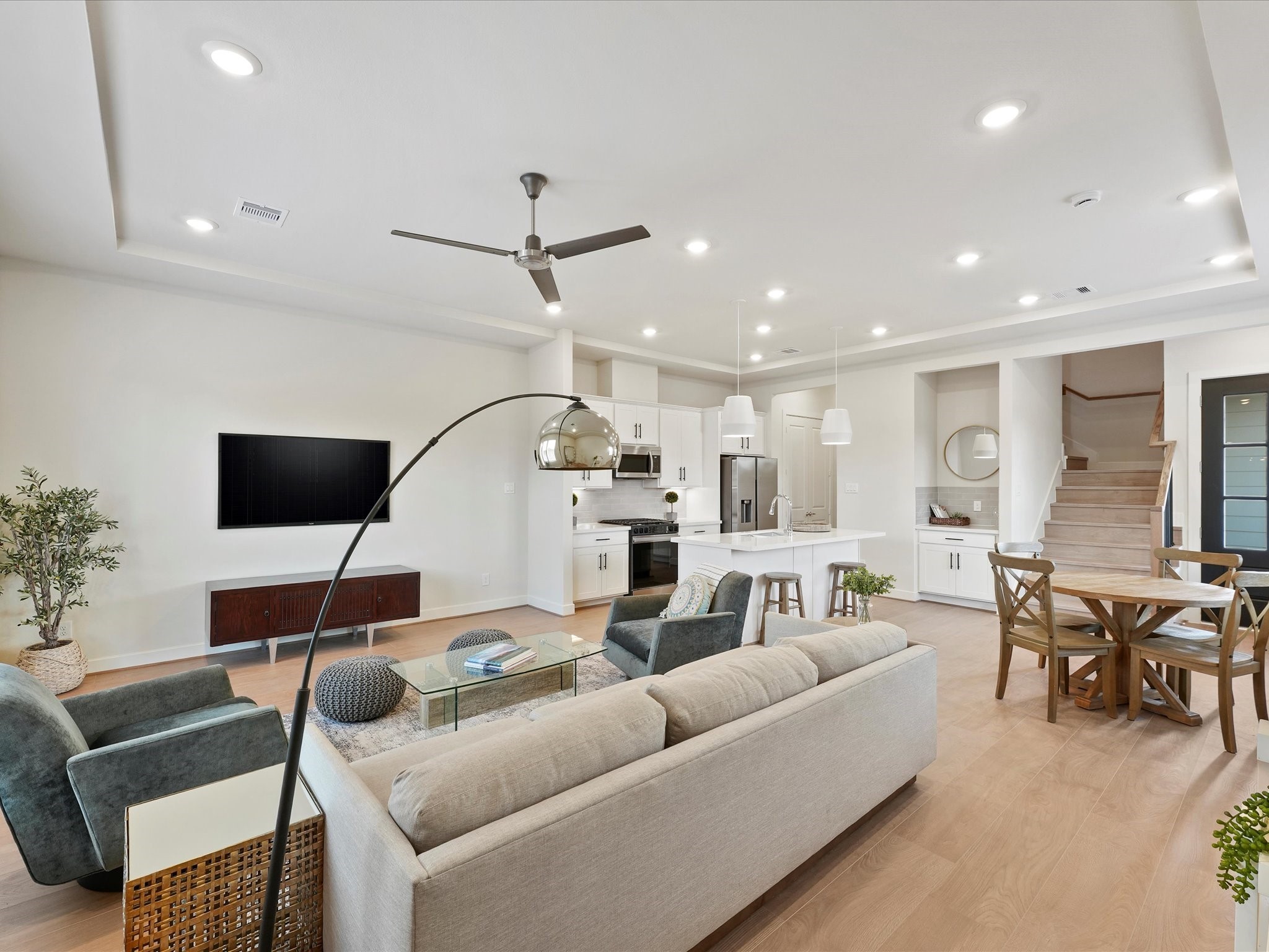 6451-6453 Rena Street Houston, TX 77092 - Photo 3 of 28