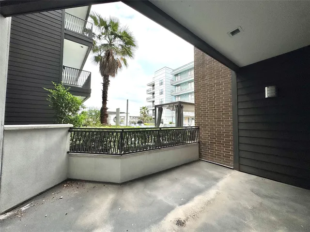 a view of entryway with a front door
