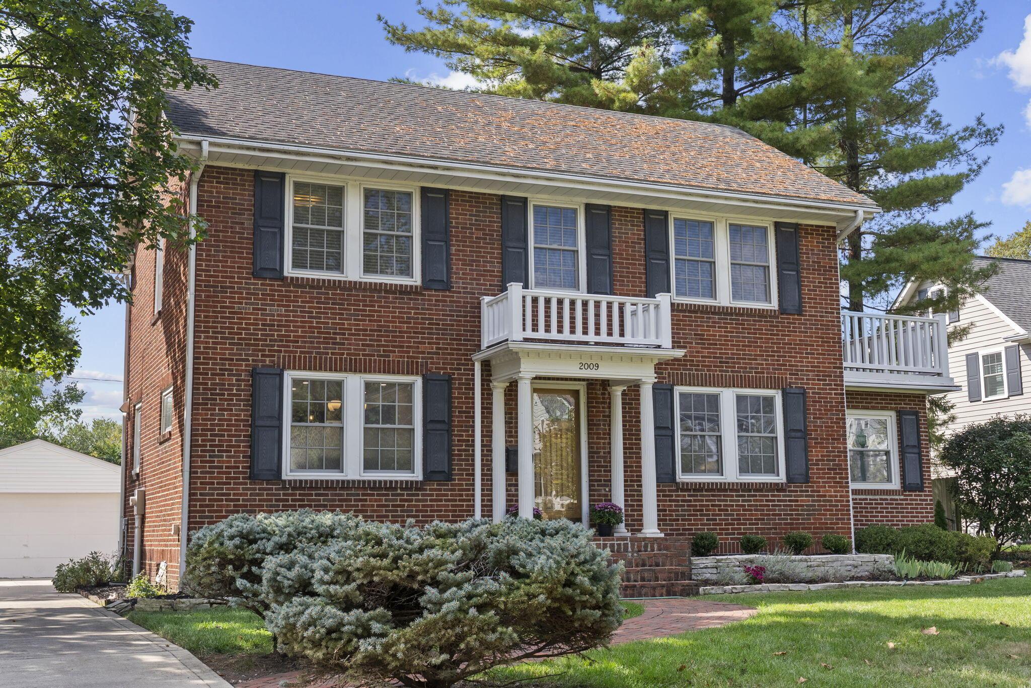 Welcome to 2009 N Devon Road!