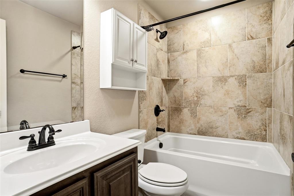 1021 Rustic Oak Way Burleson, TX 76028 - Photo 12 of 16