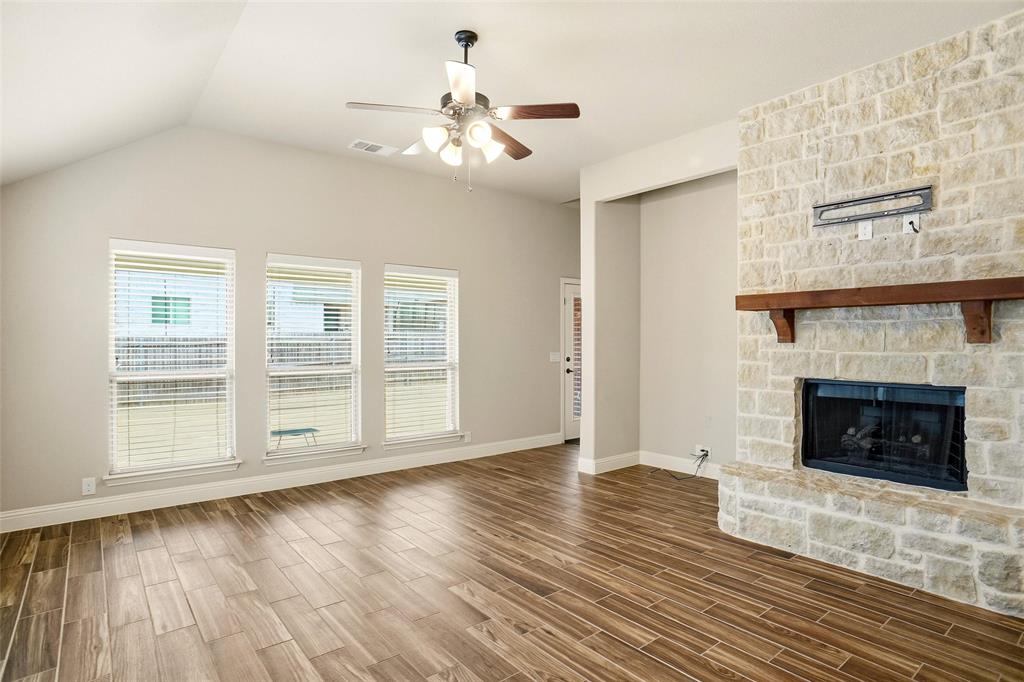 1021 Rustic Oak Way Burleson, TX 76028 - Photo 4 of 16