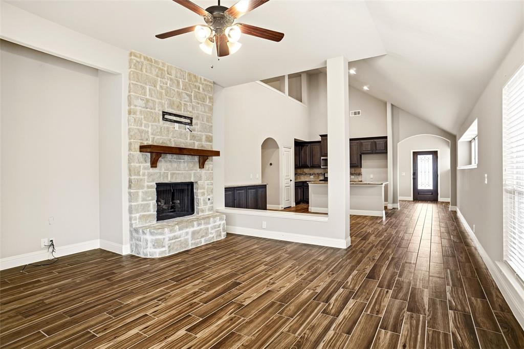 1021 Rustic Oak Way Burleson, TX 76028 - Photo 5 of 16