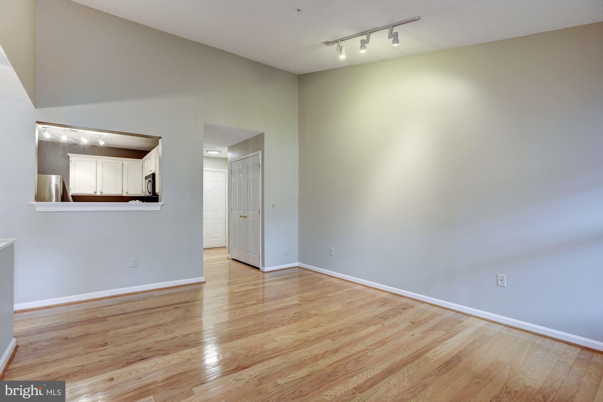12016 Taliesin Place, Unit 35 Reston, VA 20190 - Photo 4 of 32 Gallery Image 4