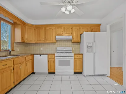 $749,000 | 158 Mayfair Road, Fairfield, CT 06824