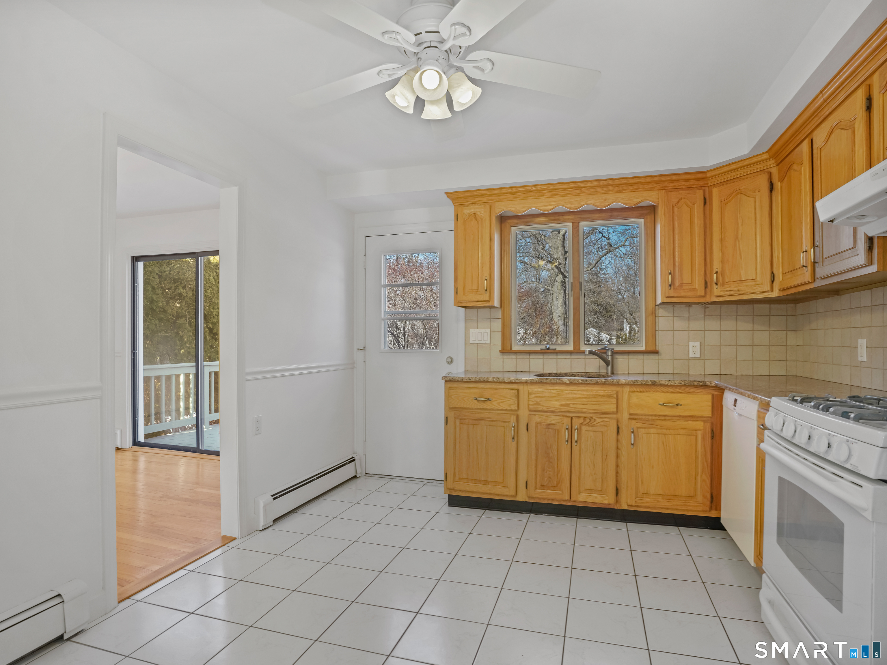 158 Mayfair Road Fairfield, CT 06824 - Photo 3 of 31