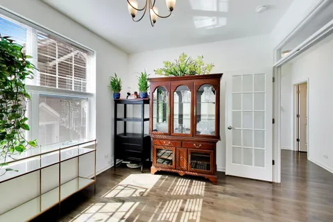 $499,900 | 810 Lexington Circle West, Des Plaines, IL 60016