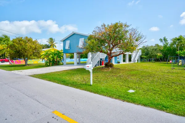 $849,000 | 937 Loggerhead Lane, Sugarloaf, FL 33042