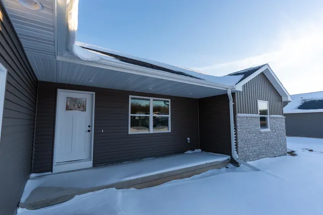 $359,900 | 1241 West Thorn Creek Drive, Hilbert, WI 54129