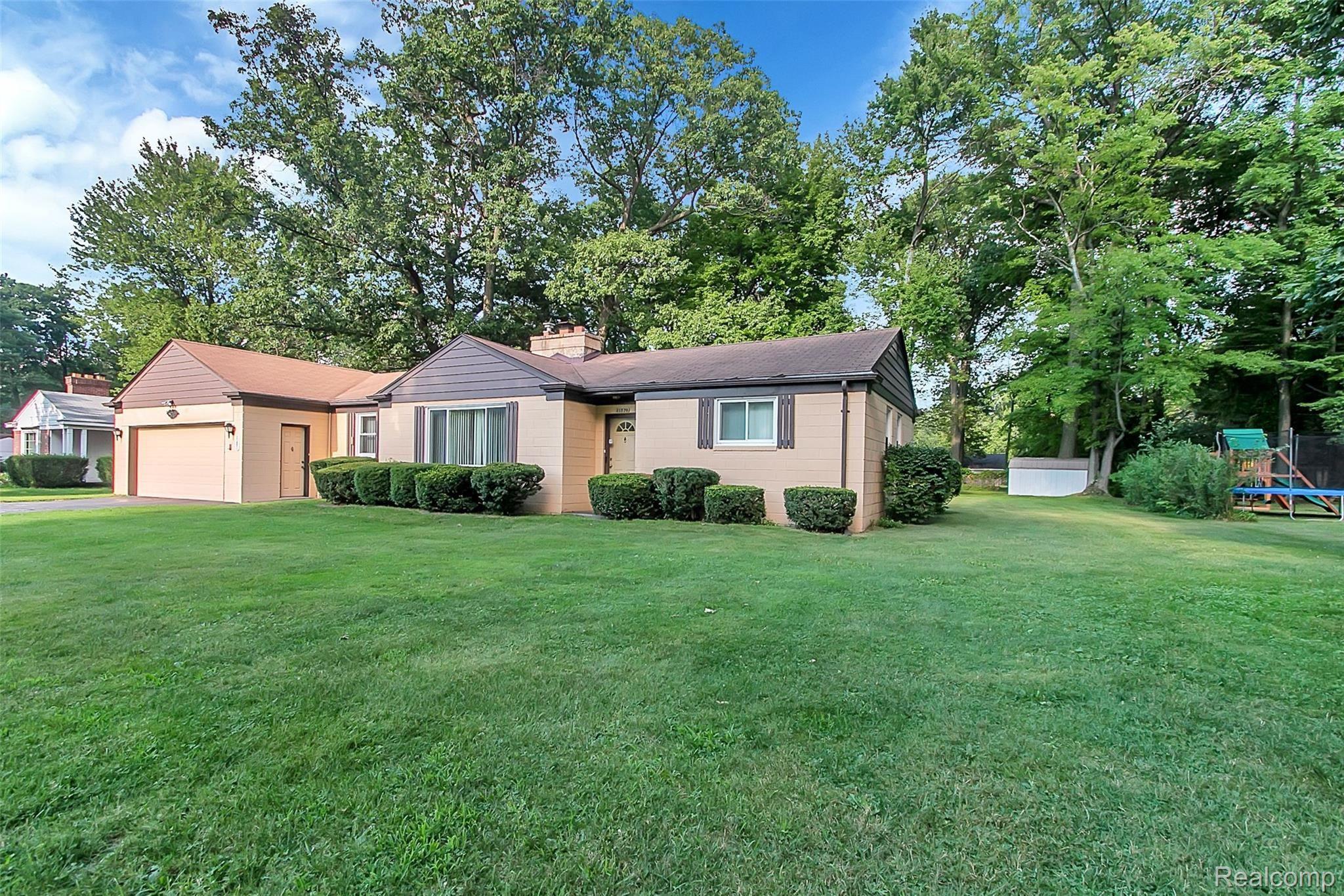 21570 Stahelin Road Southfield, MI 48075 - Photo 3 of 28 MATURE TREE'S