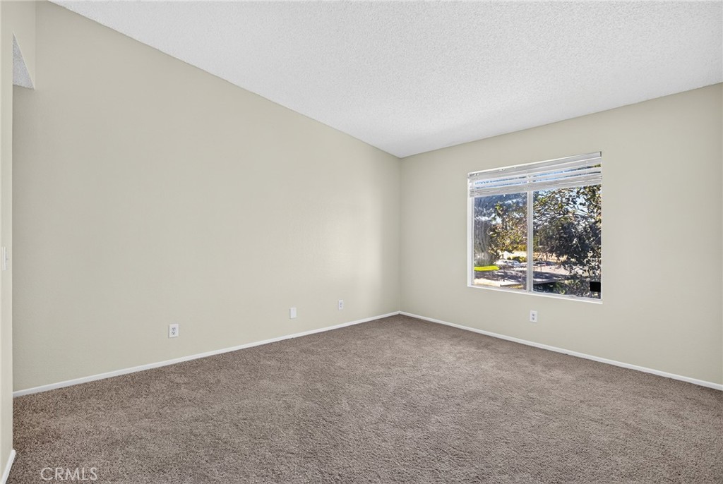 1800 East Old Ranch Road, Unit 166 Colton, CA 92324 - Photo 12 of 22 Master bedroom