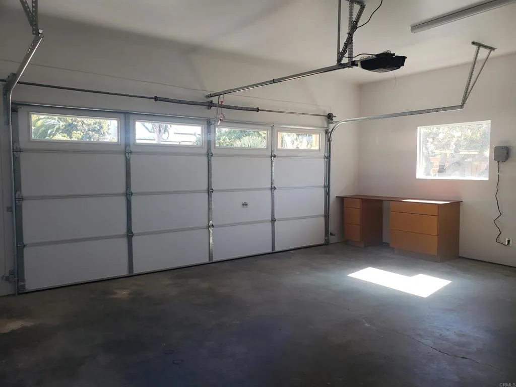 804 Clark Avenue Encinitas, CA 92024 - Photo 28 of 50 a view of a livingroom with window