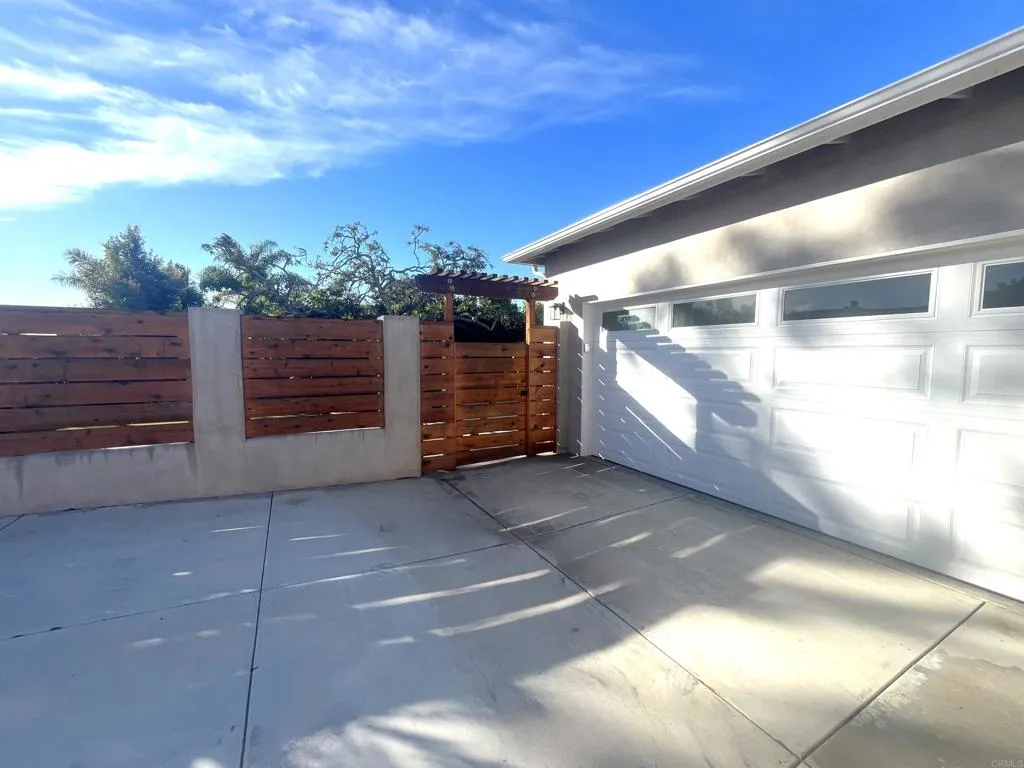 804 Clark Avenue Encinitas, CA 92024 - Photo 3 of 50