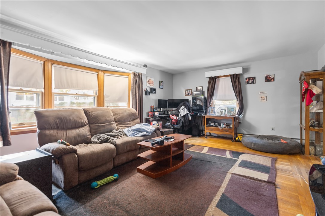 121 Heather Street Cranston, RI 02920 - Photo 8 of 31